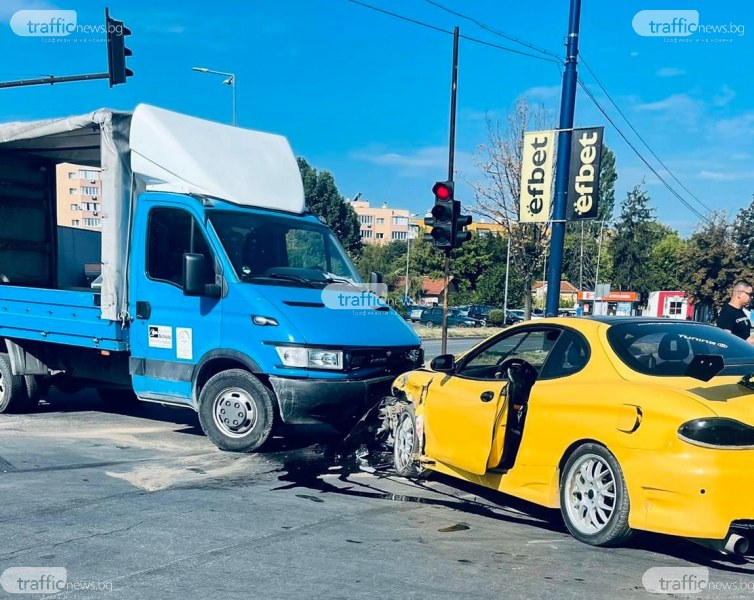 Катстрофа на възлово кръстовище в Пазарджик, шофьорка е припаднала