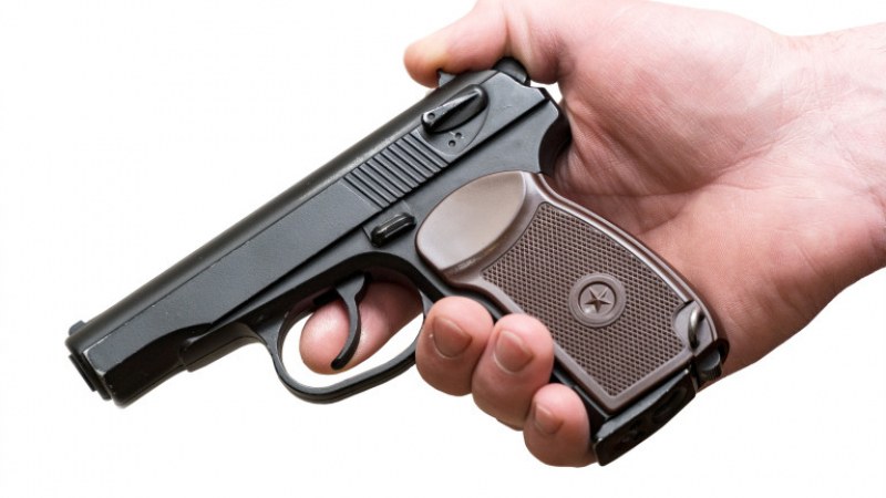18-годишен насочи пистолет срещу свои връстник в село Кочан