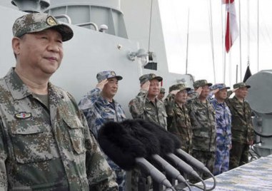 Множество китайски военни кораби и самолети са преминали средната линия