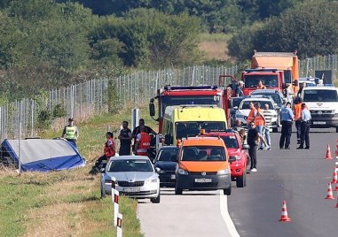 Дванадесет души загинаха след като автобус с полски туристи се