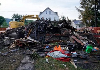 Голям пожар взе жертви в САЩ Десет души включително три