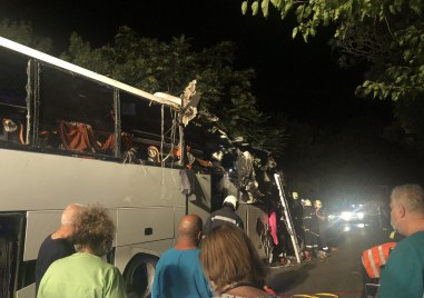 Тежка катастрофа между автобус с румънска регистрация и лека кола