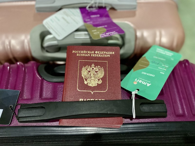 Временно спира издаването на визи на руснаци за България