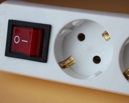 Френското правителство изготви пакет от мерки и санкции за пестене на ток