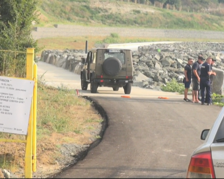 Специализиран екип на ВМС ще обезвреди мината, изплувала до плажа в Царево