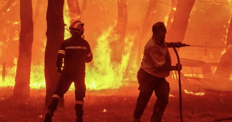 Противопожарните служби в Гърция се борят с 57 огнища, регистрирани за денонощието