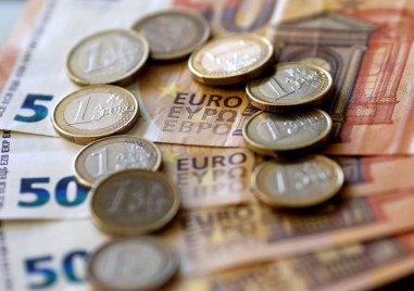 Курсът на еврото остана почти без промяна тази сутрин спрямо