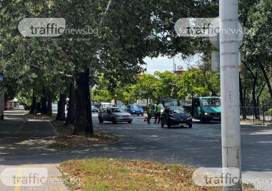 Две коли катастрофираха на бул Санкт Петербург в Пловдив Инцидентът
