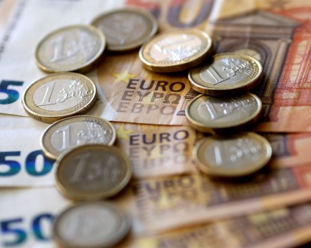 Еврото запазва стойността си