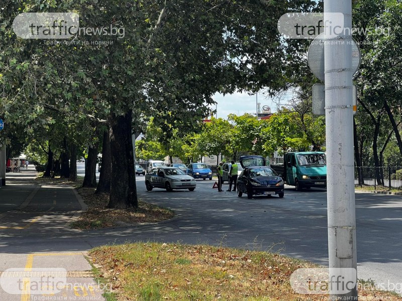 Катастрофа на натоварен булевард в Пловдив затапи движението
