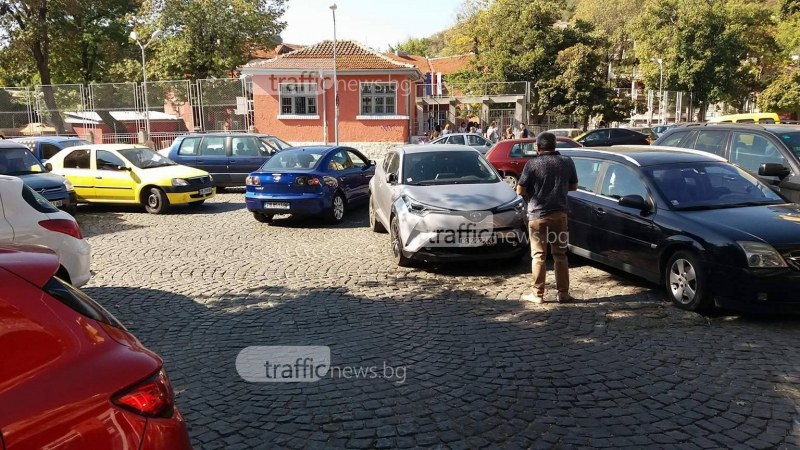Паркинги, паркоместа? Община Пловдив такива неща не прави!