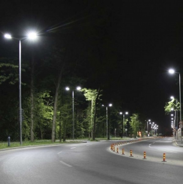 Подмениха близо 2000 стари осветителни тела с LED осветление в Пловдив