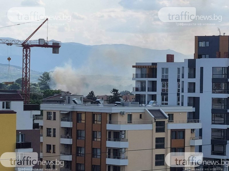 Пожар пламна в близост до жилищни сгради в 