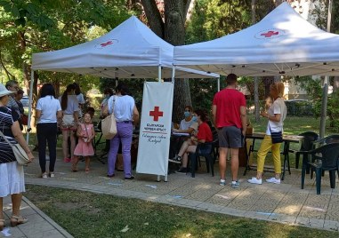 Българският Червен кръст Пловдив чрез програма Мобилни социални екипи