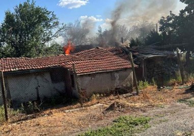 Мъж е загинал при пожар във вилна зона Росенец край
