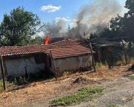 Мъж загина при пожар във вилна зона край Бургас