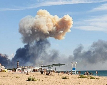 Силни експлозии в руска военновъздушна база в Крим