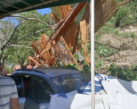 Свидетел на свлачището до Албена: Чуваха се викове, жената била затисната между 2 фризера