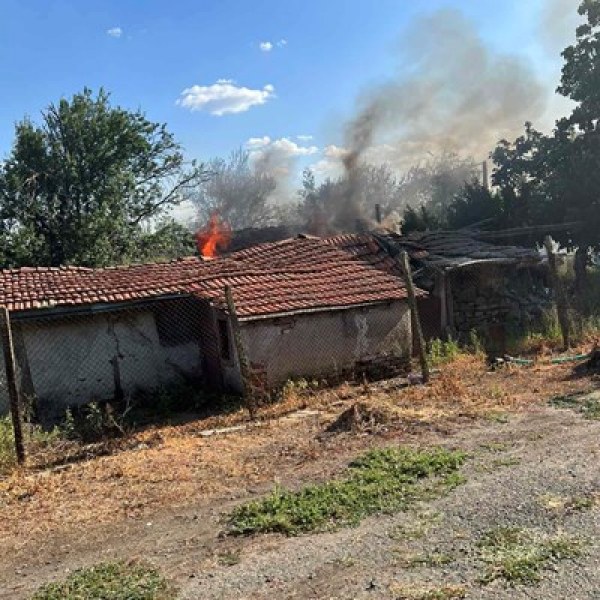 Мъж загина при пожар във вилна зона край Бургас