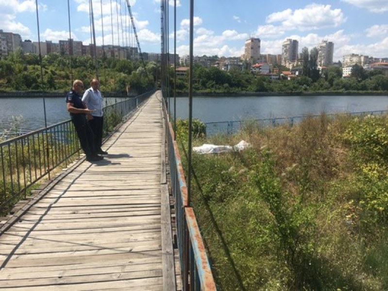 Възрастен мъж скочи от мост в Кърджали
