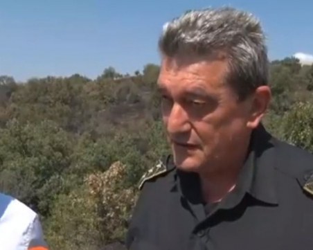 30 пожара бушуват в страната, призоваха за спиране на работа по полетата