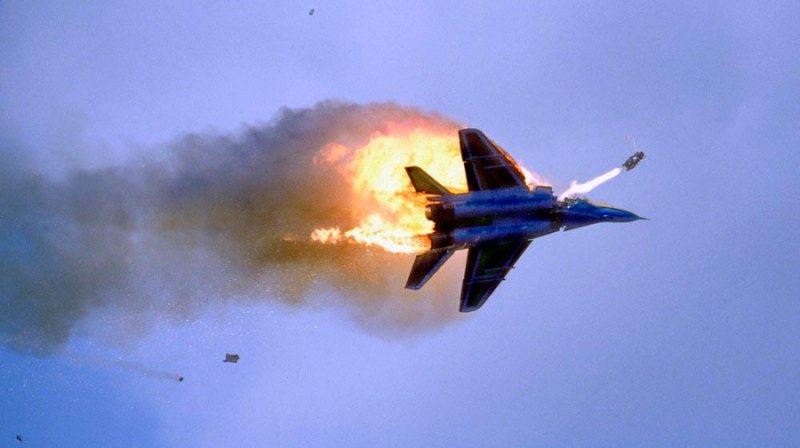 Украйна: 9 руски самолета са унищожени при експлозии в Крим