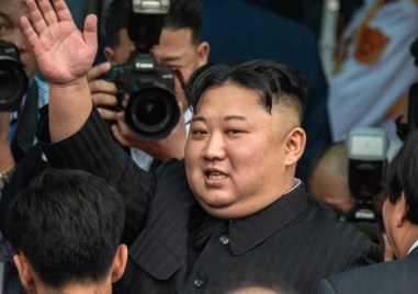 Севернокорейският лидер Ким Чен Ун обяви победа над коронавируса в