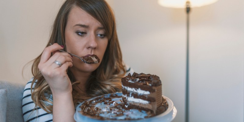 Как да се справим с емоционалното хранене, предизвикано от силния стрес?