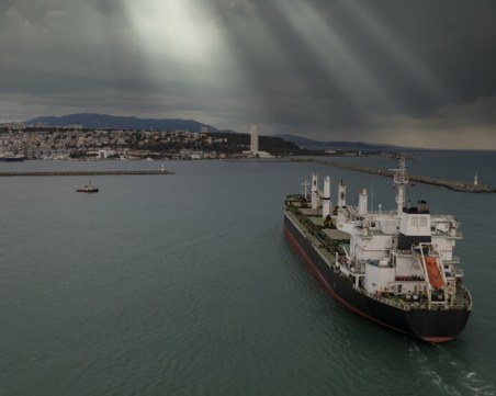 Два кораба с храни напускат украинските пристанища