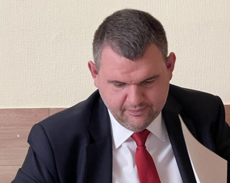 Пеевски внесе иск в САЩ, настоява да го извадят от 