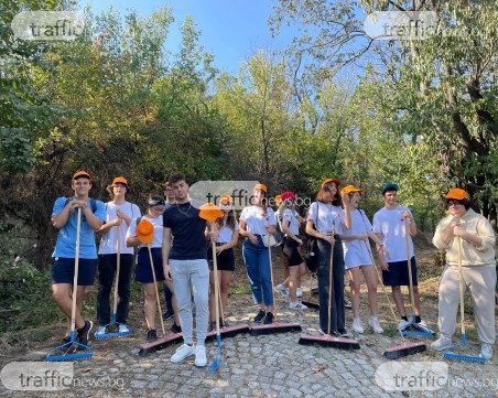 Десетки млади пловдивчани разчистиха една от възловите алеи на Джендема