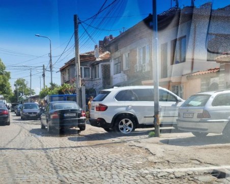 Шекер махала – раят на беззаконието и в строителството, и в паркирането