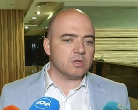 Служебният министър на туризма: Ще работим по удължаване на летния сезон