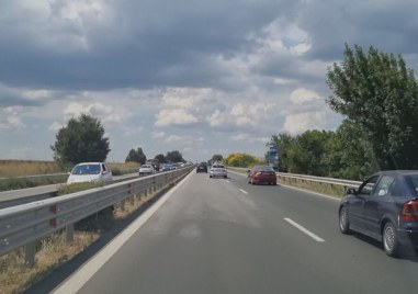 Движението при км 283 на Автомагистрала Тракия в посока Бургас