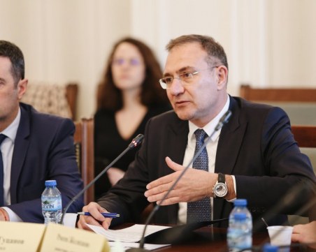 Дясната ръка на Нинова скочи на Йотова: България е парламентарна, а не президентска република