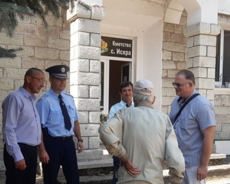 Само за няколко часа се събраха парите в помощ на ограбения дядо от Искра