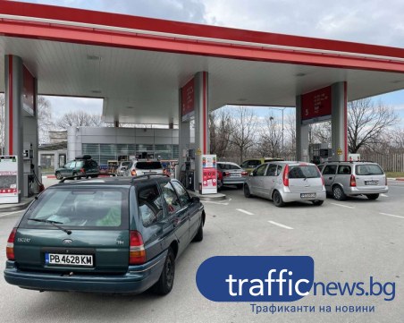 Зареждаме бензин за под 3 лв. за литър, газта падна до левче
