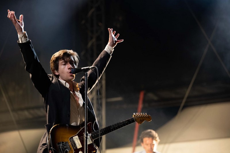 Arctic Monkeys направиха голямо шоу за първия си концерт в България