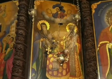Чудотворната икона на Св Св Кирил и Методий се намира