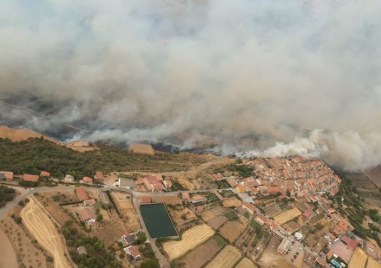 Големият горски пожар в Сарагоса бързо се разраства и това
