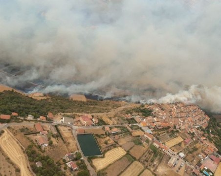 Евакуираха 1500 души в Сарагоса заради пожар, огнен ад и във Франция