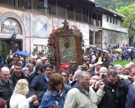 Иконата в Бачково сътвори поредно чудо: Роди се малката Яна, на която лекарите не даваха надежди