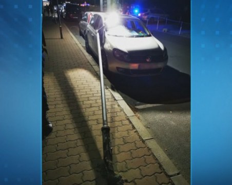 Стълб падна върху колата на пловдивчани в Поморие