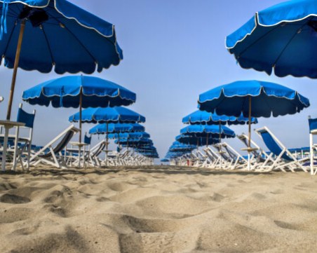 Жена почина от пробождане с плажен чадър в САЩ