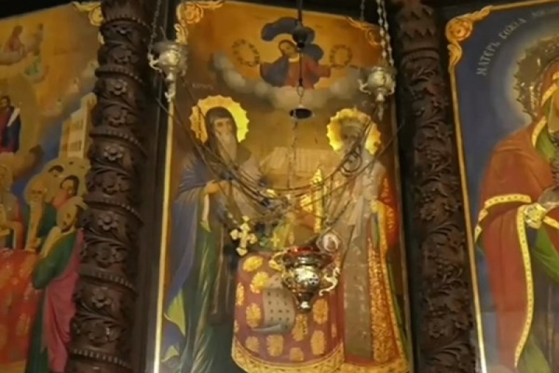 Чудотворната икона на Св. Св. Кирил и Методий се намира