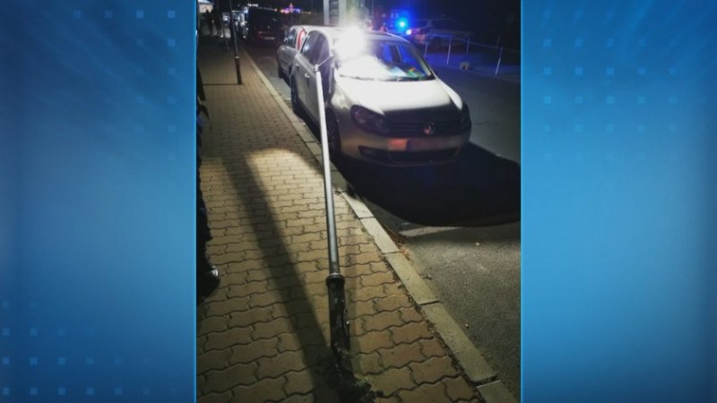 Стълб падна върху колата на пловдивчани в Поморие