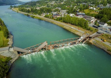 Драматичен случай в Норвегия мост с конструкция от дърво и