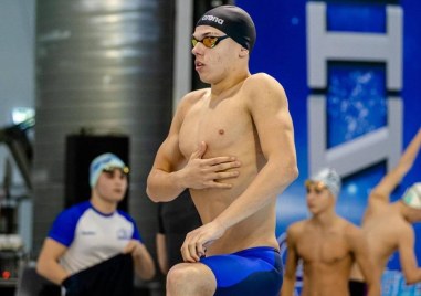 България има още един полуфиналист на Европейското първенство по плуване