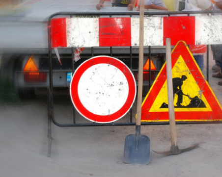 Мъж обра строителна фирма, докато ремонтират улицата му в Пазарджишко