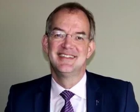 Близък служител на съпругата на швейцарския бизнесмен е обвинен за убийството